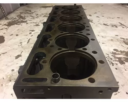 INTERNATIONAL DT466E Cylinder Block