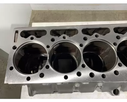 INTERNATIONAL DT466E Cylinder Block
