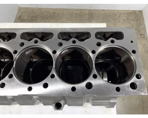 INTERNATIONAL DT466E Cylinder Block