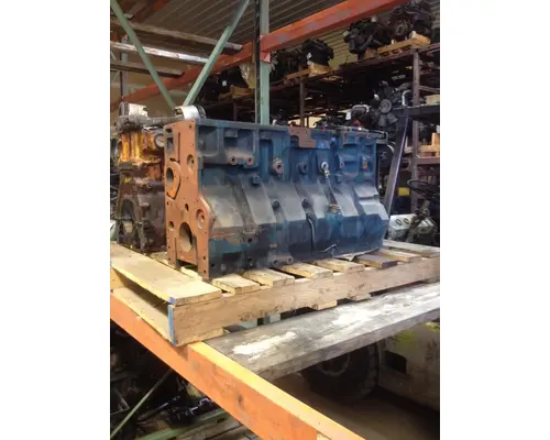 INTERNATIONAL DT466E Cylinder Block