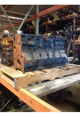 INTERNATIONAL DT466E Cylinder Block