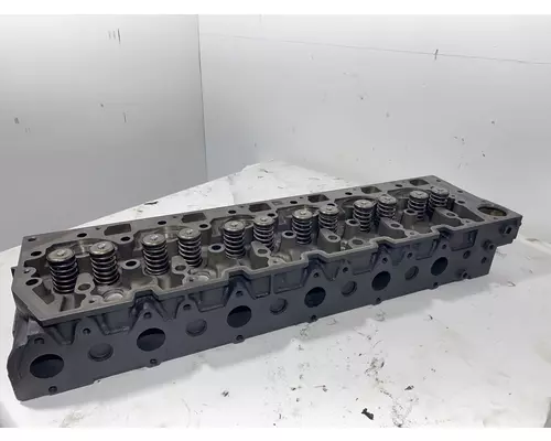 INTERNATIONAL DT466E Cylinder Head