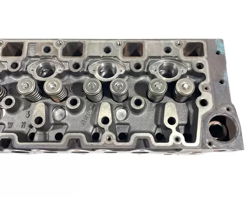 INTERNATIONAL DT466E Cylinder Head