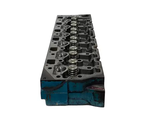 INTERNATIONAL DT466E Cylinder Head