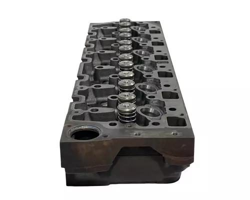 INTERNATIONAL DT466E Cylinder Head