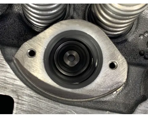 INTERNATIONAL DT466E Cylinder Head