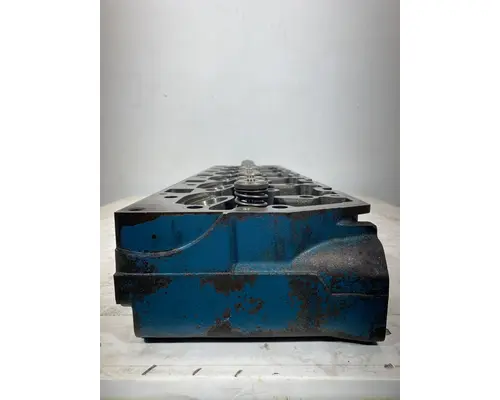 INTERNATIONAL DT466E Cylinder Head