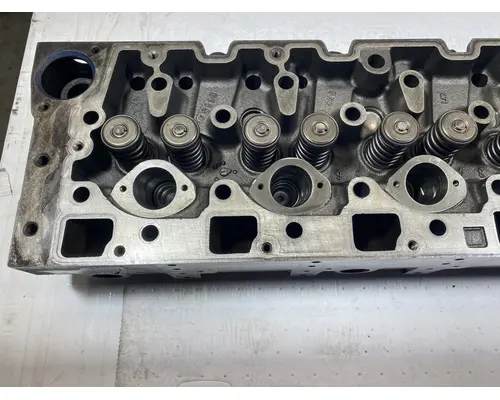 INTERNATIONAL DT466E Cylinder Head
