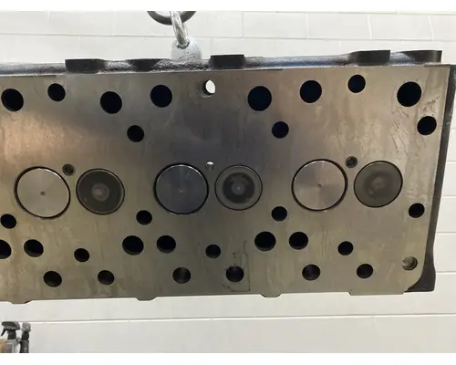 INTERNATIONAL DT466E Cylinder Head