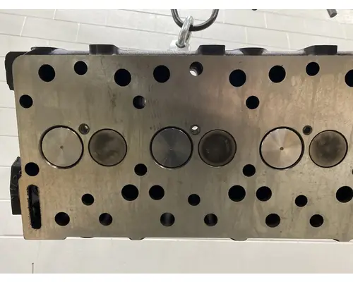 INTERNATIONAL DT466E Cylinder Head