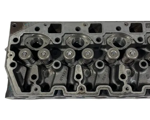 INTERNATIONAL DT466E Cylinder Head
