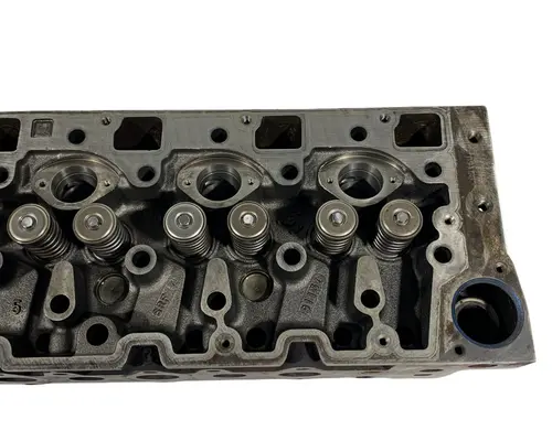 INTERNATIONAL DT466E Cylinder Head