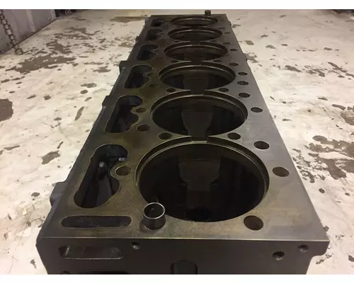 INTERNATIONAL DT466E Engine Block