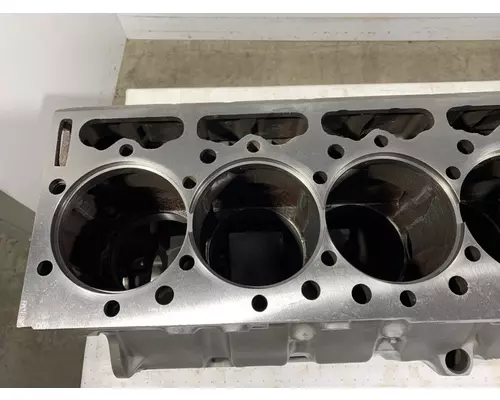 INTERNATIONAL DT466E Engine Block