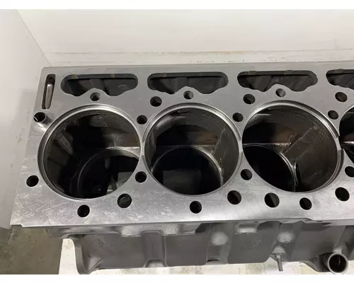 INTERNATIONAL DT466E Engine Block