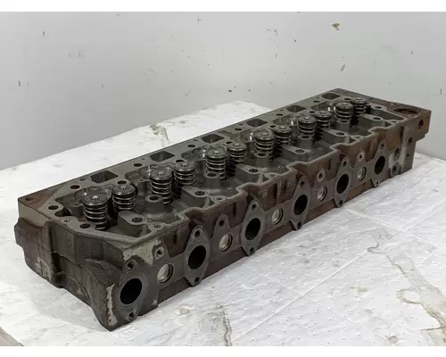 INTERNATIONAL DT466E Engine Cylinder Head