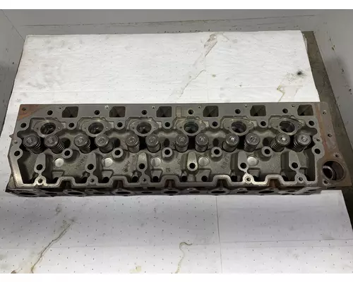 INTERNATIONAL DT466E Engine Cylinder Head