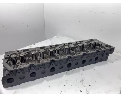 INTERNATIONAL DT466E Engine Cylinder Head