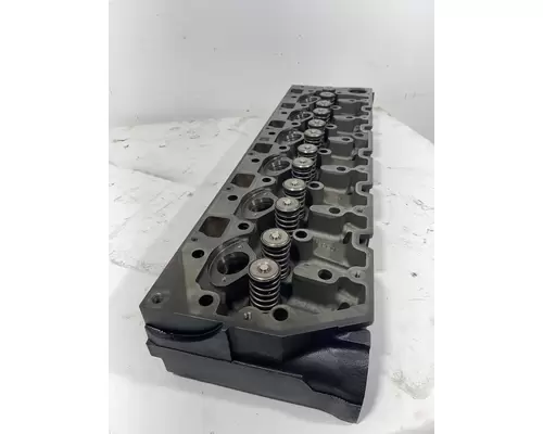 INTERNATIONAL DT466E Engine Cylinder Head