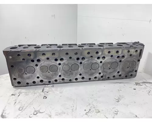 INTERNATIONAL DT466E Engine Cylinder Head