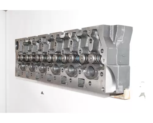 INTERNATIONAL DT466E Engine Cylinder Head