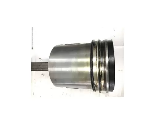 INTERNATIONAL DT466E Piston