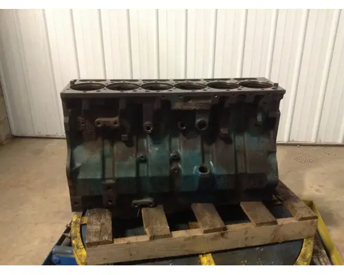 INTERNATIONAL DT466M Engine Block