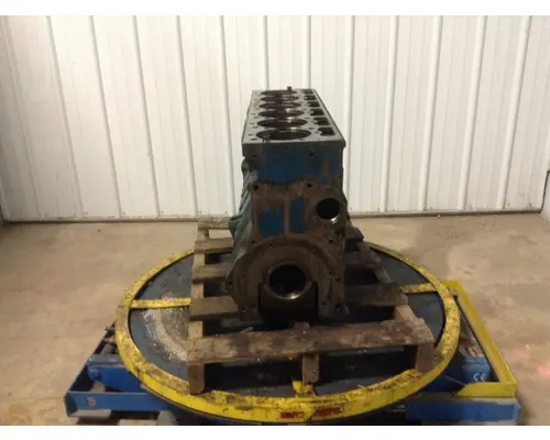 INTERNATIONAL DT466M Engine Block