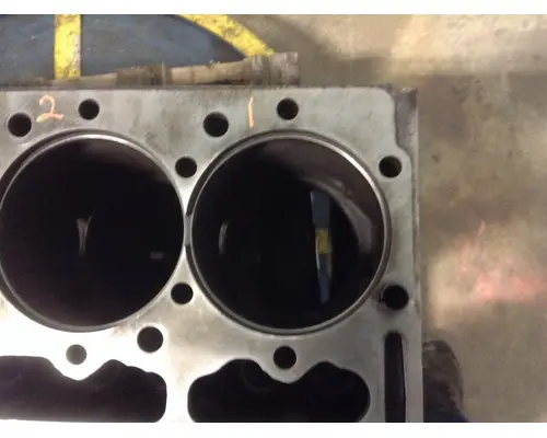 INTERNATIONAL DT466M Engine Block