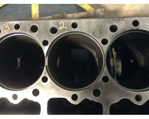 INTERNATIONAL DT466M Engine Block