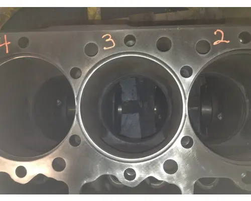 INTERNATIONAL DT466M Engine Block