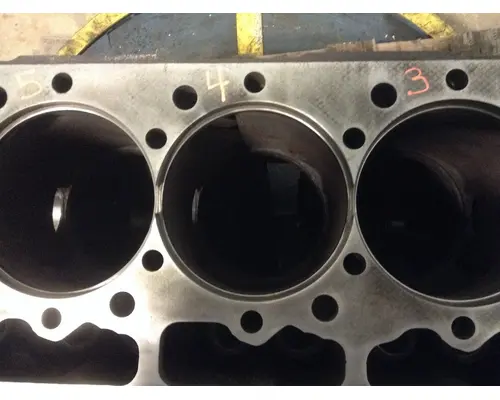 INTERNATIONAL DT466M Engine Block
