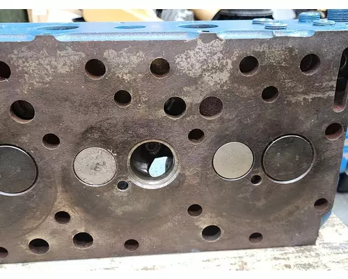 INTERNATIONAL DT466 Cylinder Head