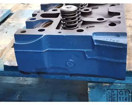 INTERNATIONAL DT466 Cylinder Head