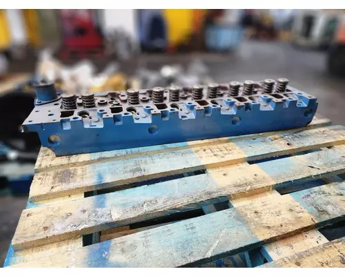 INTERNATIONAL DT466 Cylinder Head