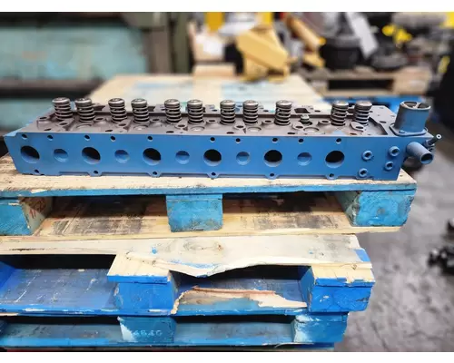 INTERNATIONAL DT466 Cylinder Head