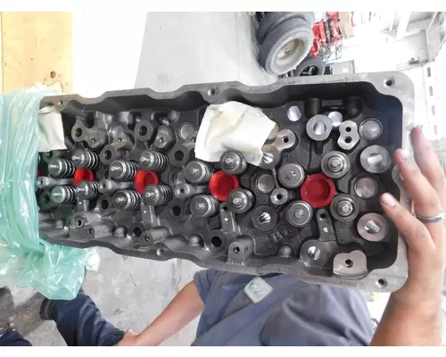 INTERNATIONAL DT466 Cylinder Head