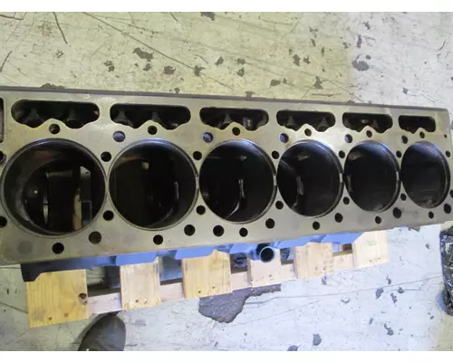 INTERNATIONAL DTA466 Engine Block