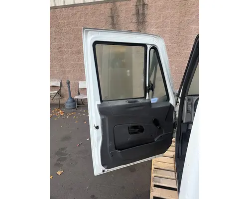 INTERNATIONAL DURASTAR 4300 Door Assembly, Front