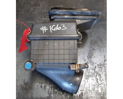 INTERNATIONAL DuraStar 4300 Air Cleaner