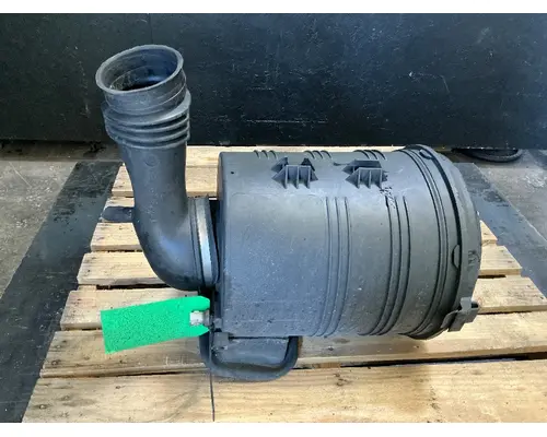 INTERNATIONAL DuraStar 4400 Air Cleaner