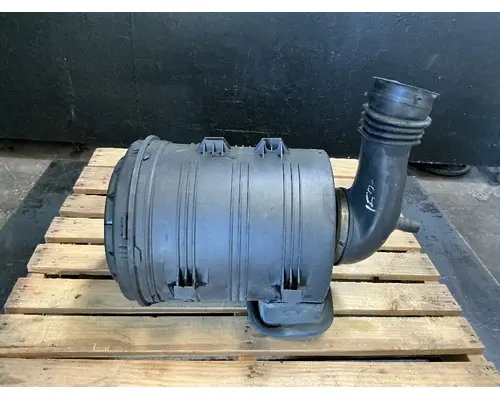 INTERNATIONAL DuraStar 4400 Air Cleaner