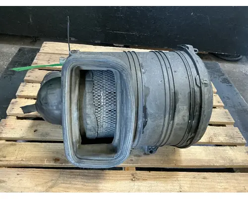 INTERNATIONAL DuraStar 4400 Air Cleaner