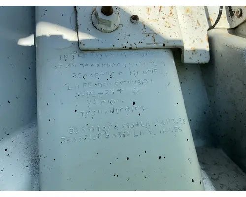 INTERNATIONAL DuraStar 4400 Fender Extension