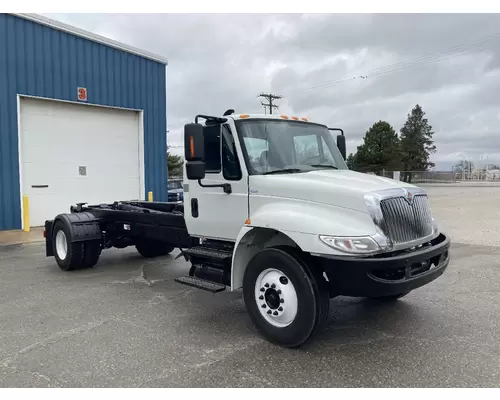 INTERNATIONAL Durastar Truck