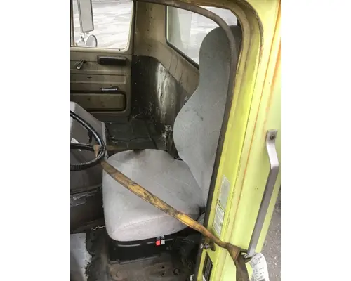 INTERNATIONAL F-2275 Cab