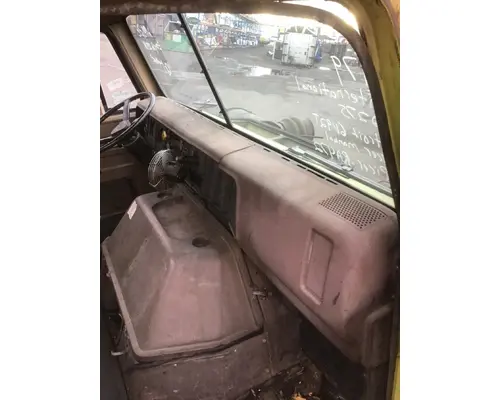 INTERNATIONAL F-2275 Cab