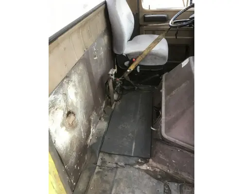 INTERNATIONAL F-2275 Cab