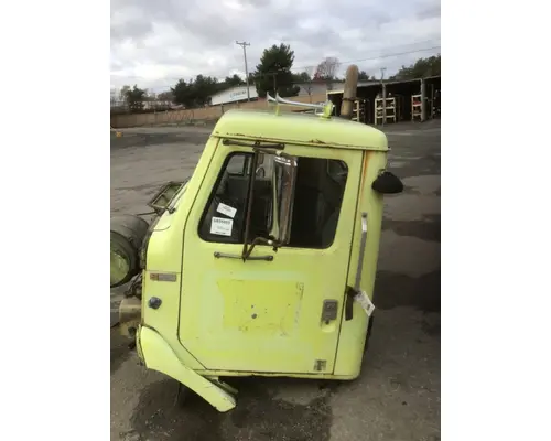 INTERNATIONAL F-2275 Cab