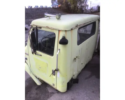 INTERNATIONAL F-2275 Cab
